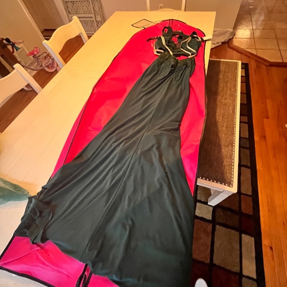 Emerald green dress 2 pc size 00 never worn - Picture 1 of 5